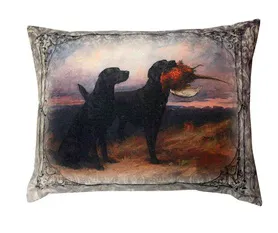 Декоративная подушка "Собаки Холст" Две чернптица в зубах