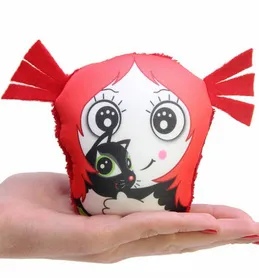 Игрушка, растущая в воде девочка с котом